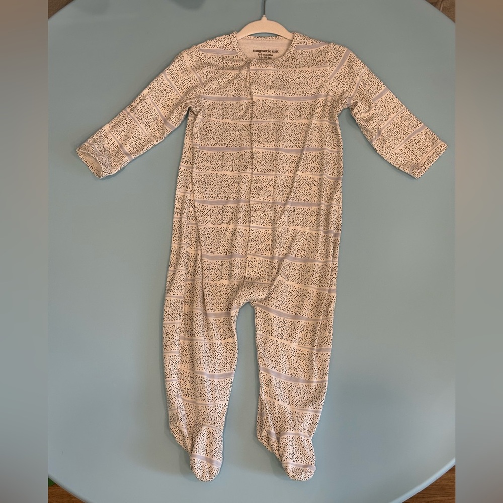 Magnetic Me White, Black Dot, light blue stripes 6-9m (like new)